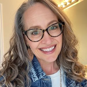 Meet your Posher, Chrissy